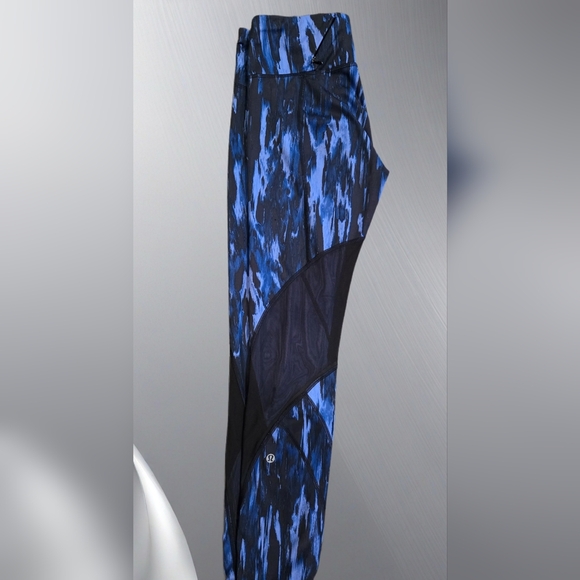 Lululemon Blue and Black Leggings with Dynamic Pattern Size 6 - Picture 3 of 8